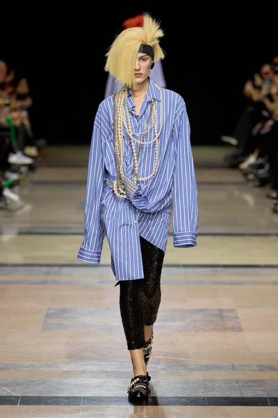 Look 32